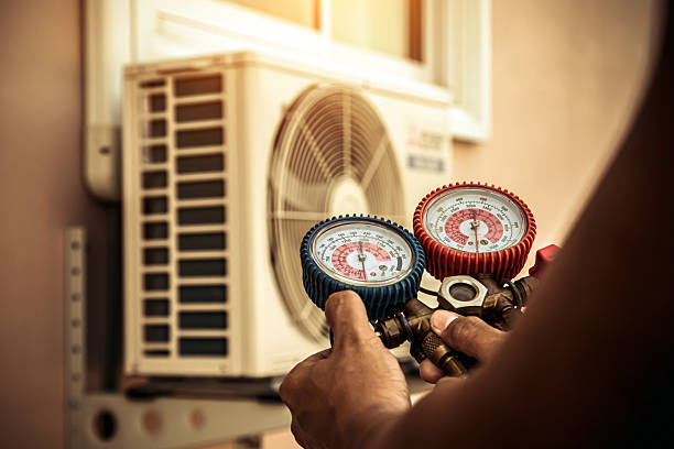 Professional Hvac technician working in Kiln, MS